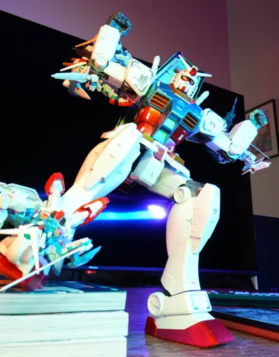 A Mega-Size RX-78-2 fighting four smaller SD Gundams
