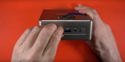 GEEKDeck Is A SteamDeck For Your Living Room