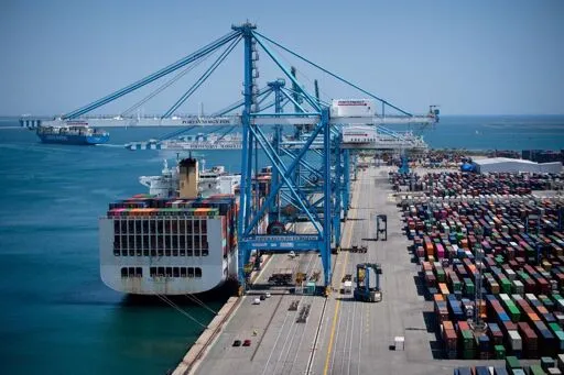 À Marseille, les dockers refusent de charger des pièces d’armement françaises destinées à Israël