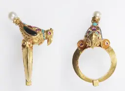 Golden ring depicting a bird, South India, 18th century AD