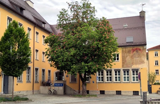 Hausdurchsuchung wegen verschenktem Kindertragegurt | Recht auf Stadt (RaS)