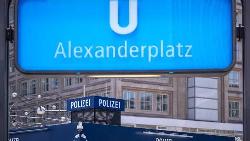 Unschuldiger in Polizeiwache misshandelt: Beamte sagen aus