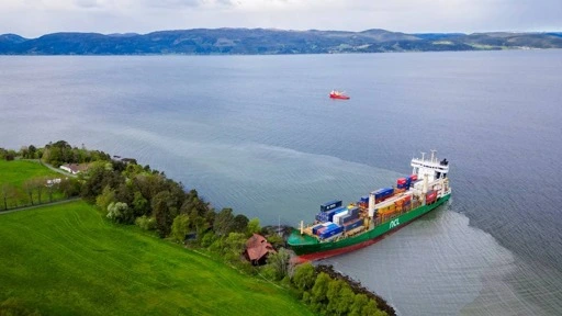Båt på grunn i Trondheimsfjorden