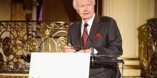 'We Have Lost a Giant': Broadcast Legend Bill Moyers Dies at 91 | Common Dreams