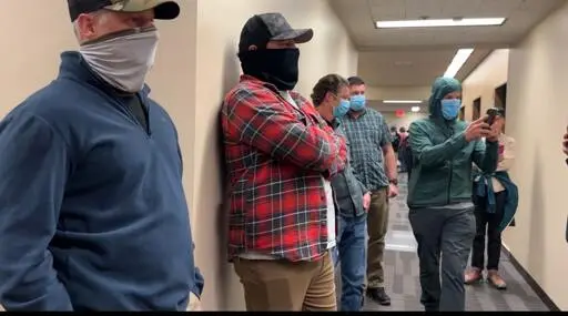ICE agents at Seattle courthouse arrest people whose deportation hearings are dismissed