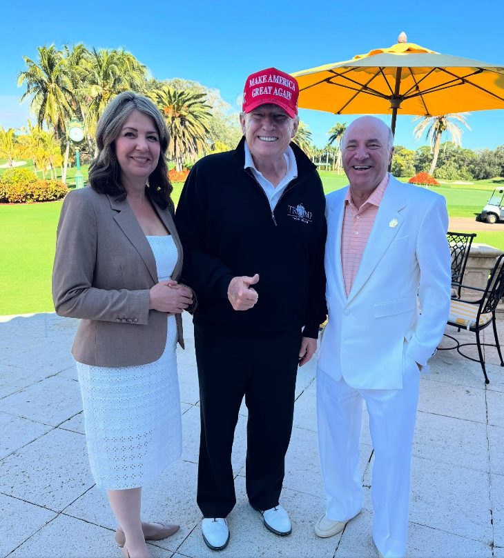 Danielle Smith, Donald Trump and Kevin O'Leary posing for a photo at Mar-A-Lago on January 11th 2025.