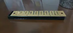 Picture of the harmonica.