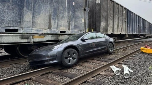 Tesla In 'Self-Drive Mode' Hit By Train After Turning Onto Train Tracks - Jalopnik