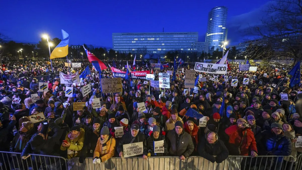 Slovaks take to the streets to protest against Fico's policies