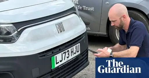 ‘Alarming’ bug splat decline on UK cars raises fears for flying insect numbers