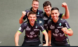Das Tischtennis-Team des SV Werder Bremen in Jubelpose