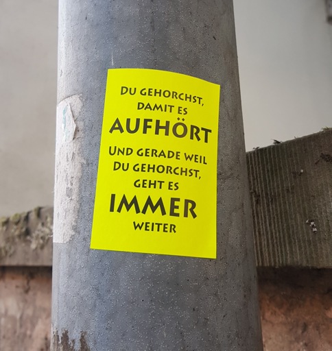Du gehorchst, damit es aufhört. Und gerade weil du gehorchst, geht es immer weiter.