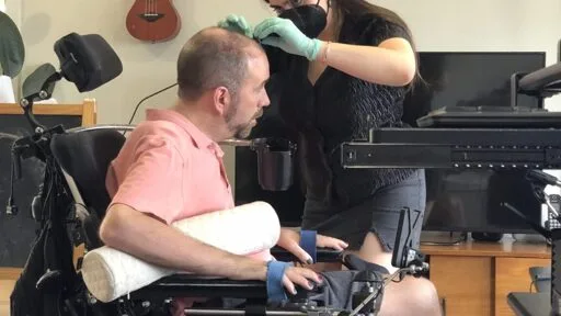 A neural brain implant provides near instantaneous speech