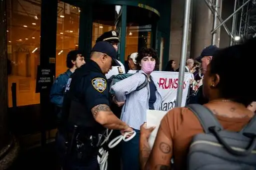 Protesters blockade Palantir’s offices calling for an end to ‘totalitarian police surveillance’ as tech company aids ICE deportations